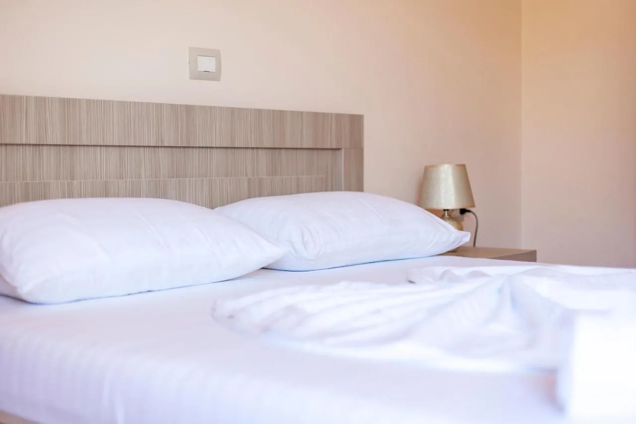 Toni Retzo Rooms Himare Hotel