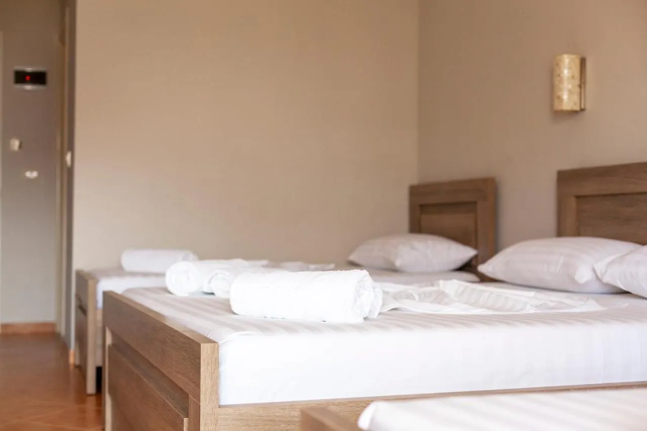 Hotel Toni Retzo Rooms Himare Albania