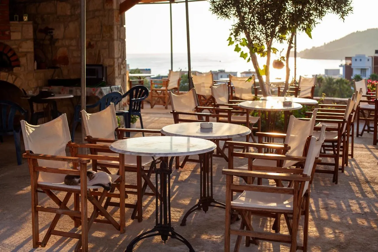 Toni Retzo Rooms Himare