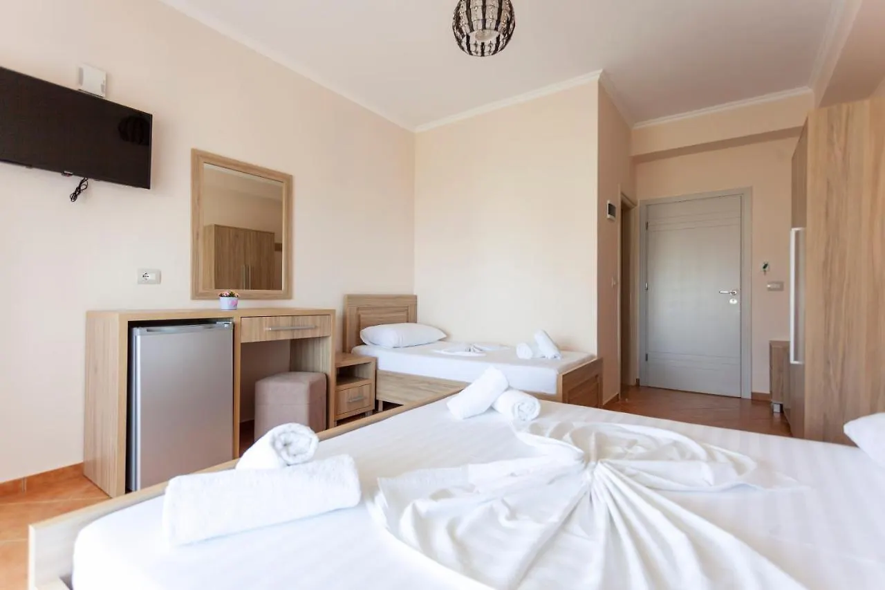 Toni Retzo Rooms Himare