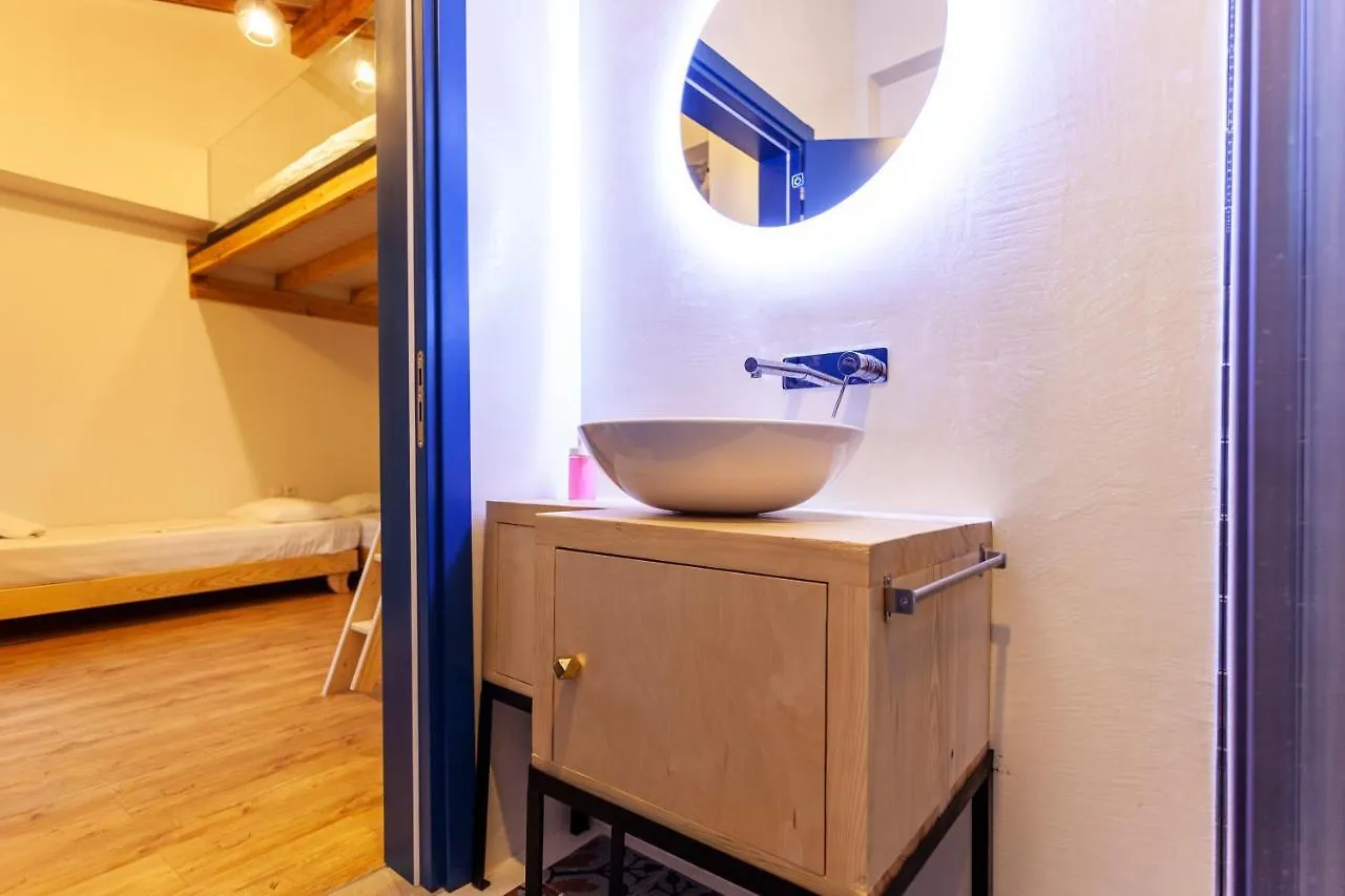 Toni Retzo Rooms Himare Hotel