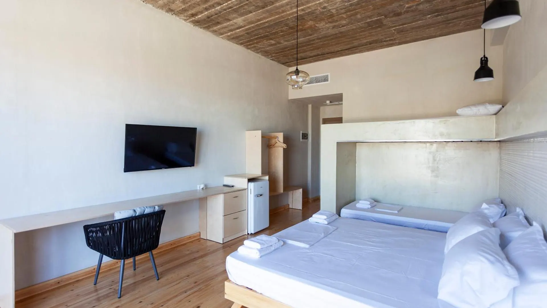 Toni Retzo Rooms Himare Hotel