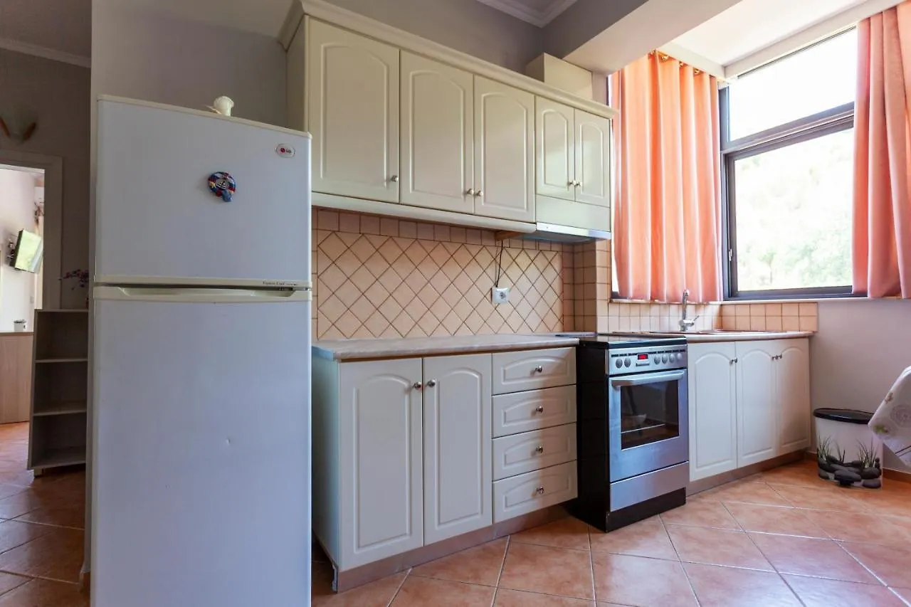 Toni Retzo Rooms Himare