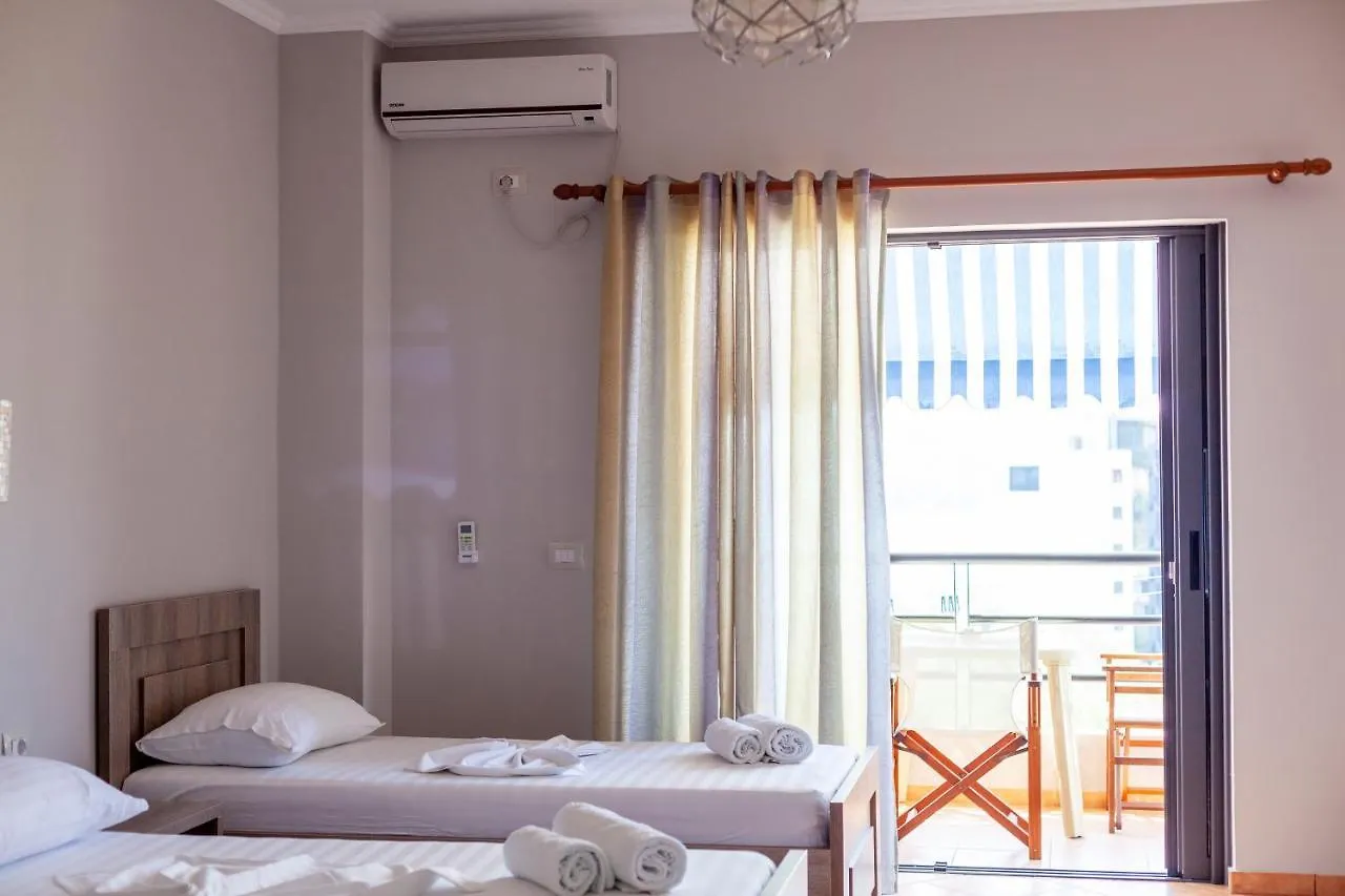 Toni Retzo Rooms Himare 0*,  Albanië