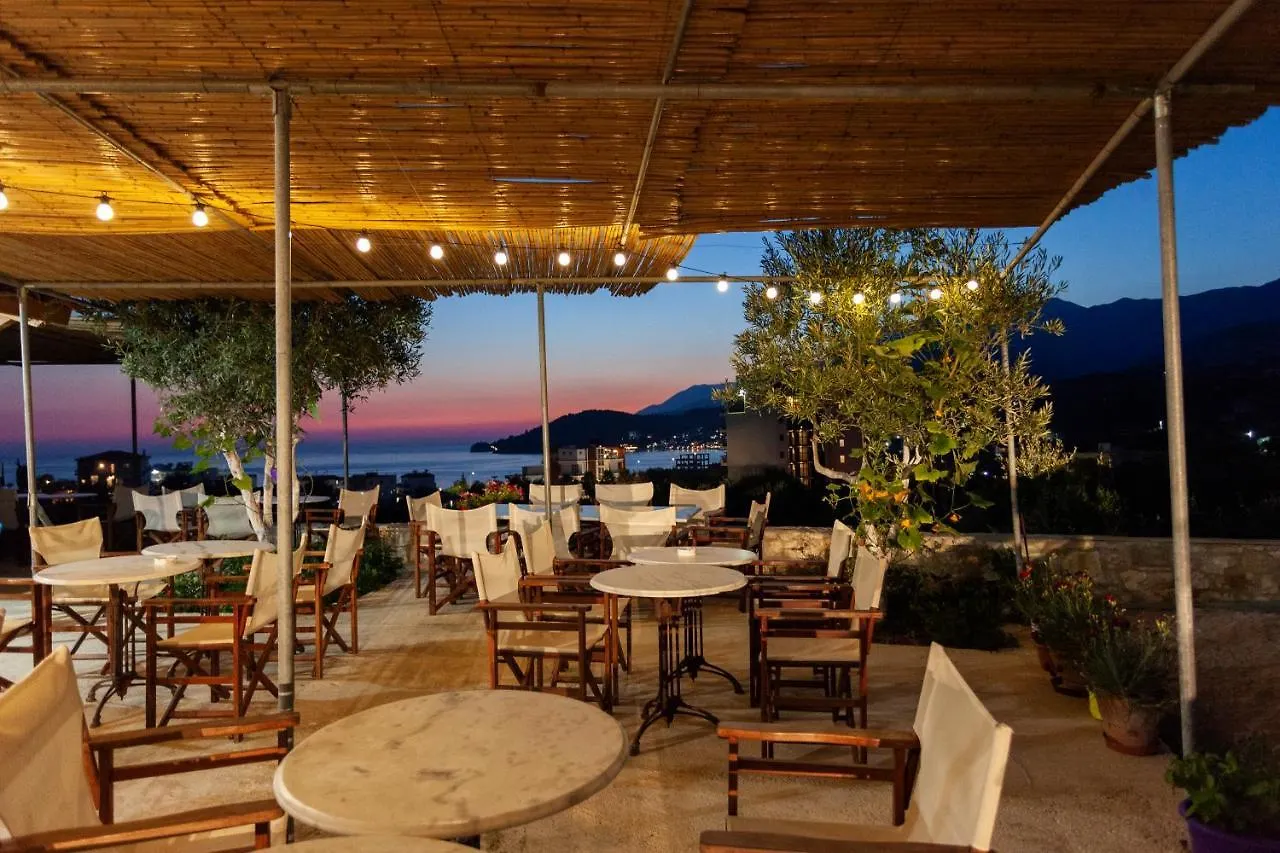 Toni Retzo Rooms Himare Hotel