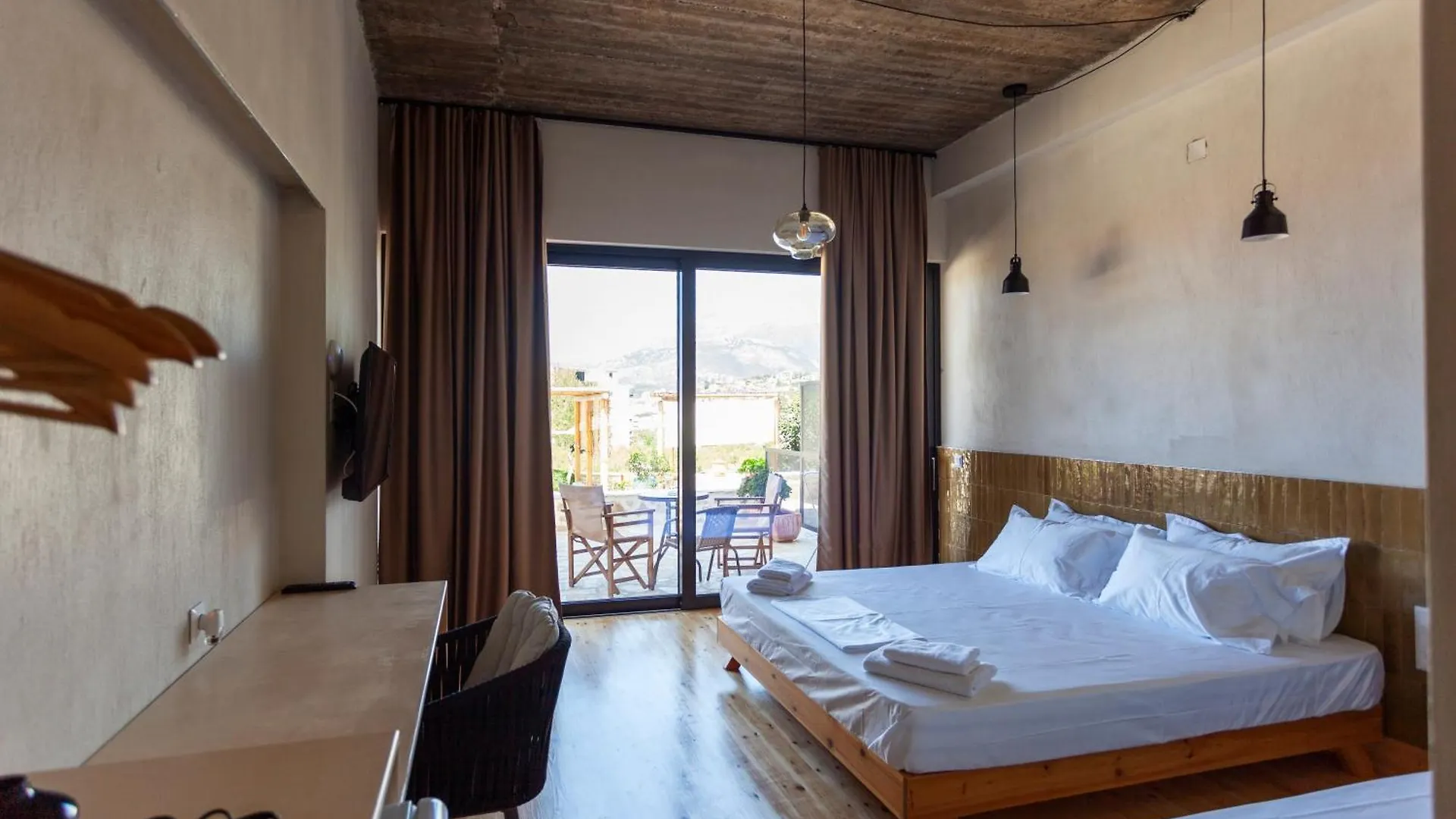 Toni Retzo Rooms Himare